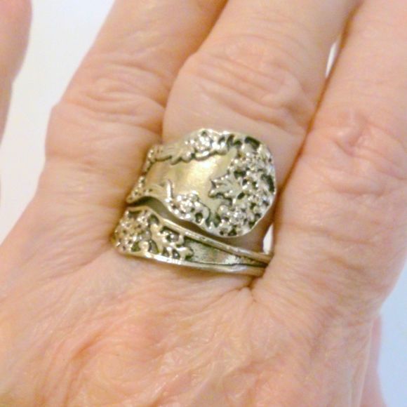 Vintage Silver Tone Flatware Style Bypass Ring Size 9 - Picture 4 of 4